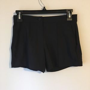 Slazenger’s black women’s golf shorts
